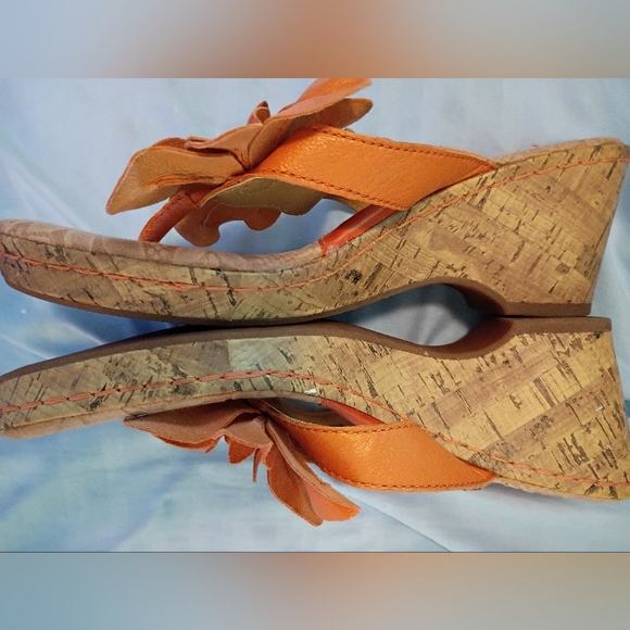 b.o.c. Women's Metallic Orange Floral Sandals Sz 8 EUC - Picture 2 of 8